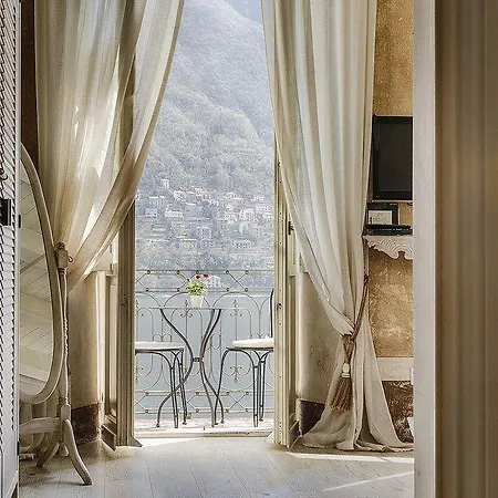 Relais Vittoria Couette-café 4*