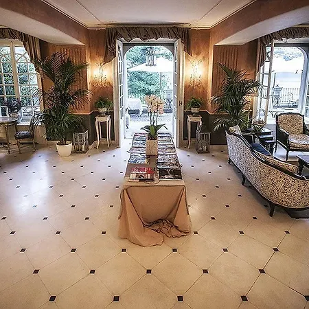 Relais Vittoria Couette-café