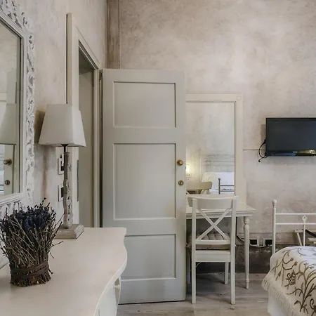 Oda ve Kahvaltı Relais Vittoria Laglio
