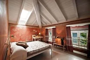 Relais Vittoria 4* ラーリオ